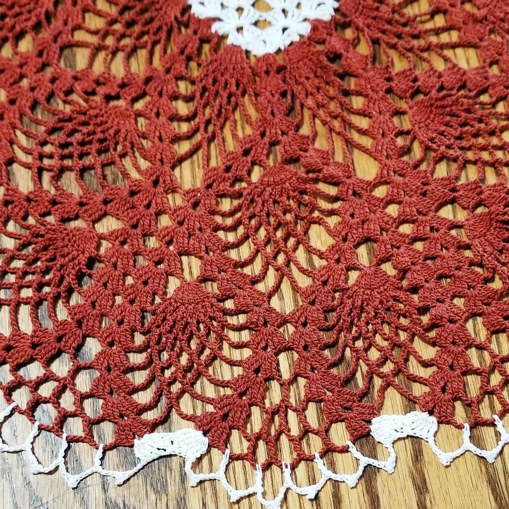 Vintage Style New Hand Crafted Russet & White Pineapple 32" x 22 1/2" Doily - Picture 4 of 4